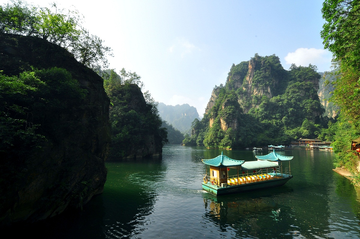 https://smilewanderer.wordpress.com/2012/09/05/zjj-part-3-baofeng-lake/